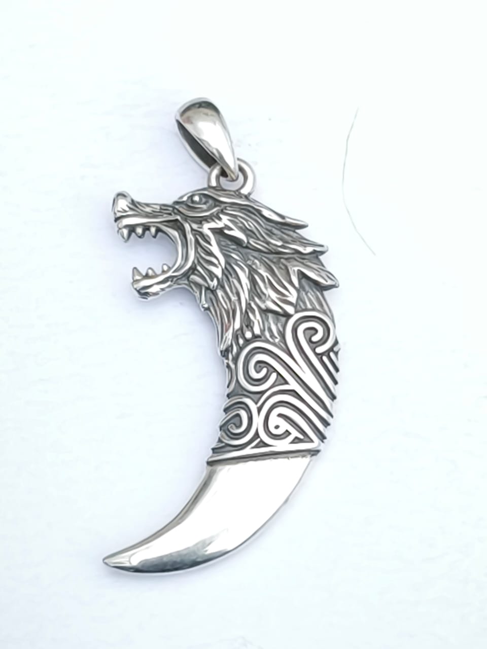 Dije Vikingo Colmillo de Lobo