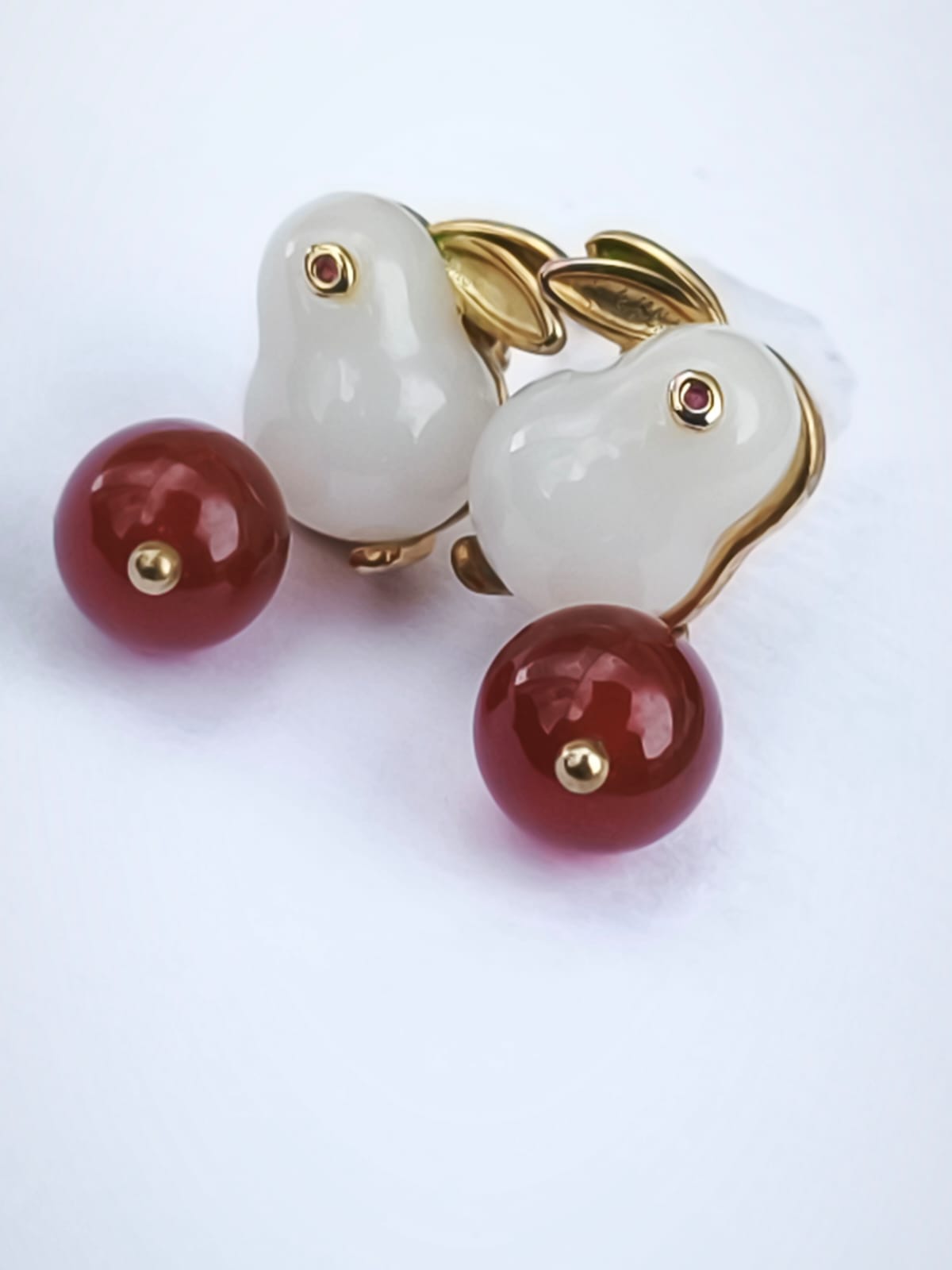 Aretes Conejo Resina Baño de Oro - Image 3